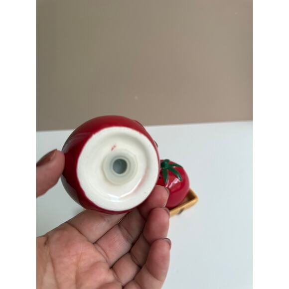 Tomato & Sliced Tomato Salt and Pepper Shakers | Cute Kitschy Decor Farm Country - Picture 3 of 8